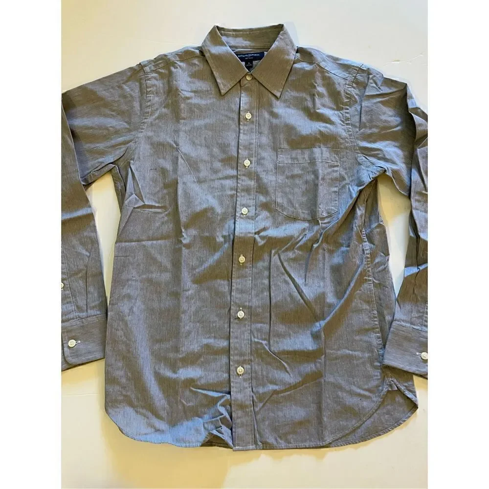 Banana Republic Soft White Button Down Collared Shirt